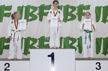 Die erfolgreichsten Sportlerinnen des Turniers Charleen Krawczuk (l.) und Nadja Falck