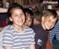Debbie Paterok (mitte) mit Pia Roßkamp und Tim Pranger