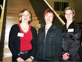 Barbara und Daniela mit der Bundestagsabgeordneten Caren Marks