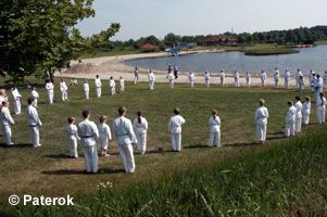 Trainingsbeginn am nahegelegenen Badesee