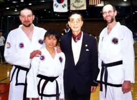 Alex, Debbie und Axel mit  Master Instructor Chong C. So, 8. DAN