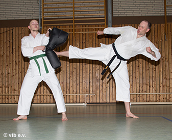 Yoko Geri Kekomi mit rechts